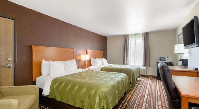 Bed in Quality Inn Kearney - Liberty