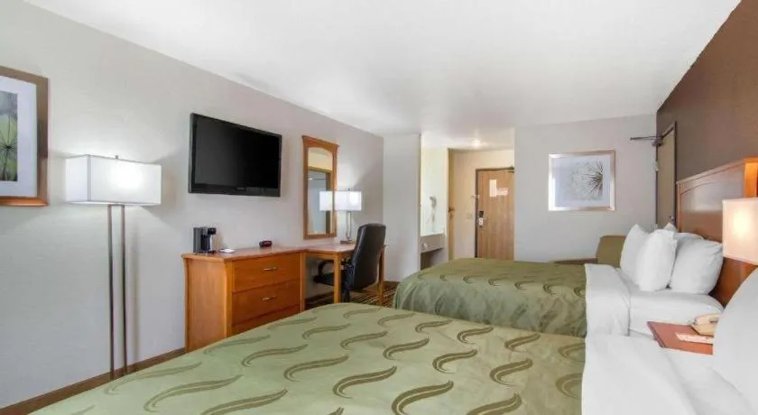 Bed in Quality Inn Kearney - Liberty
