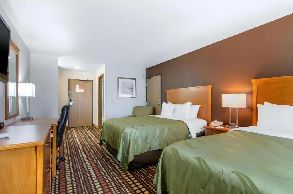 Bed in Quality Inn Kearney - Liberty