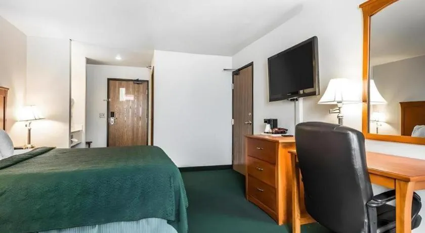 Bed in Quality Inn Kearney - Liberty