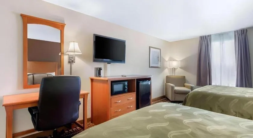 Bed in Quality Inn Kearney - Liberty