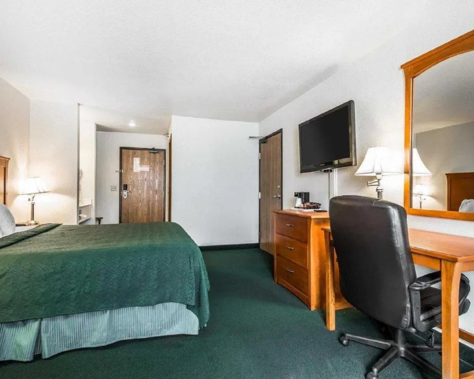 Bed in Quality Inn Kearney - Liberty