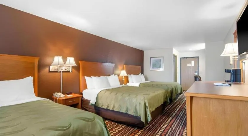 Bed in Quality Inn Kearney - Liberty