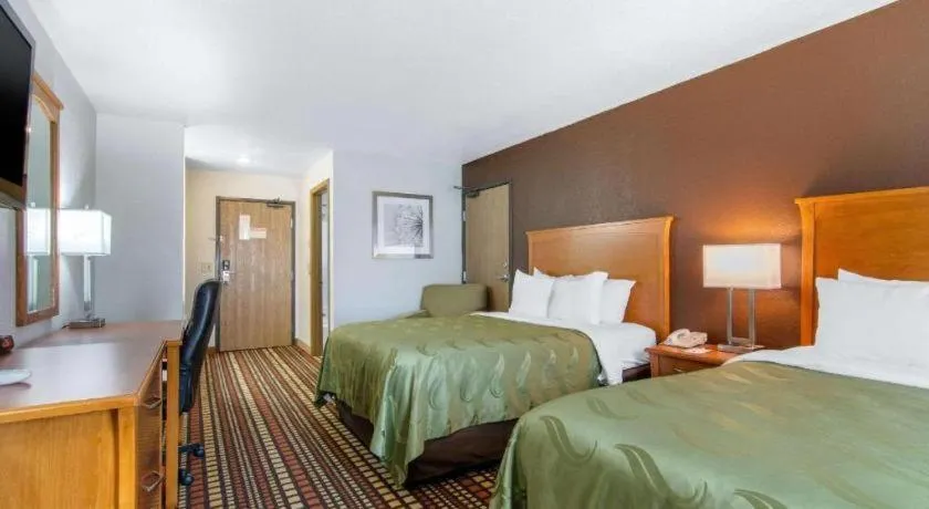 Bed in Quality Inn Kearney - Liberty