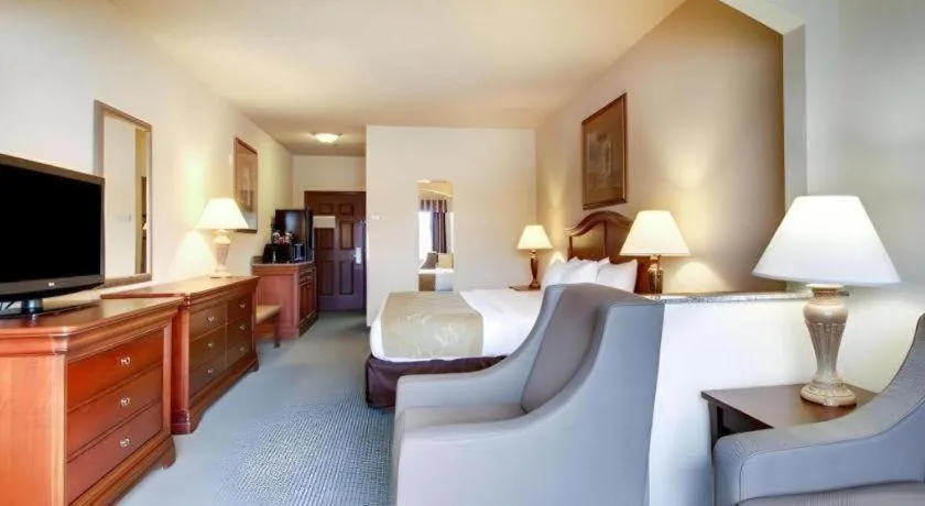 Clarion Suites Vidalia Riverfront