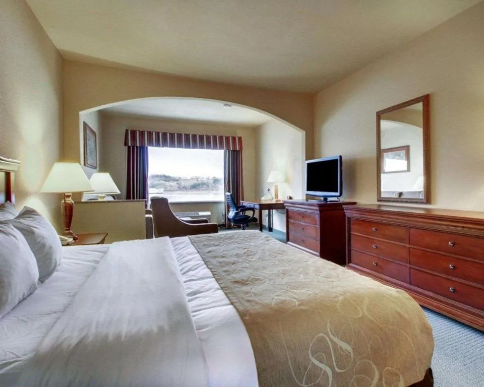 Clarion Suites Vidalia Riverfront