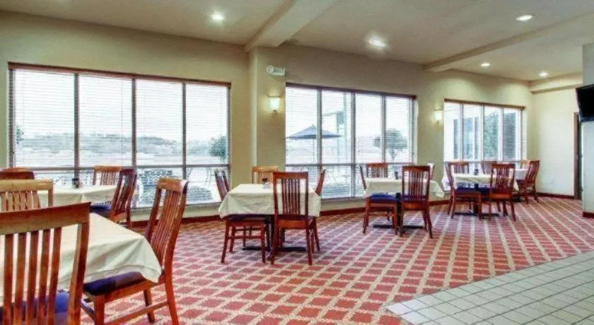 Clarion Suites Vidalia Riverfront