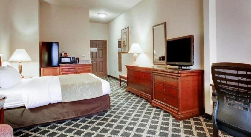 Bed in Clarion Suites Vidalia Riverfront