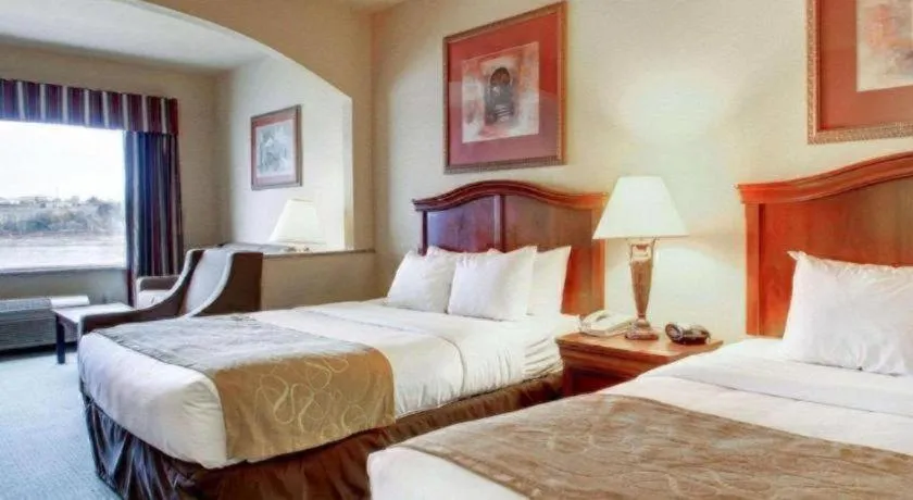 Bed in Clarion Suites Vidalia Riverfront