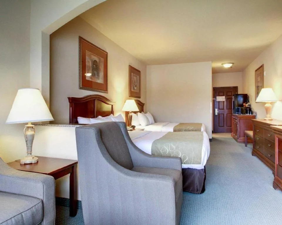 Bed in Clarion Suites Vidalia Riverfront