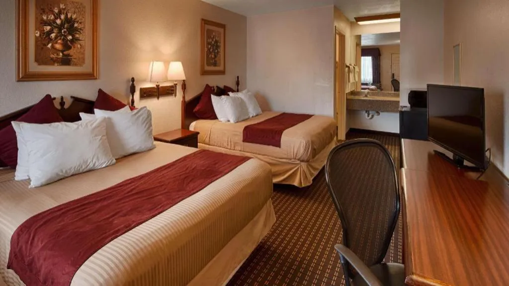 Bed in Best Western Johnson City Inn