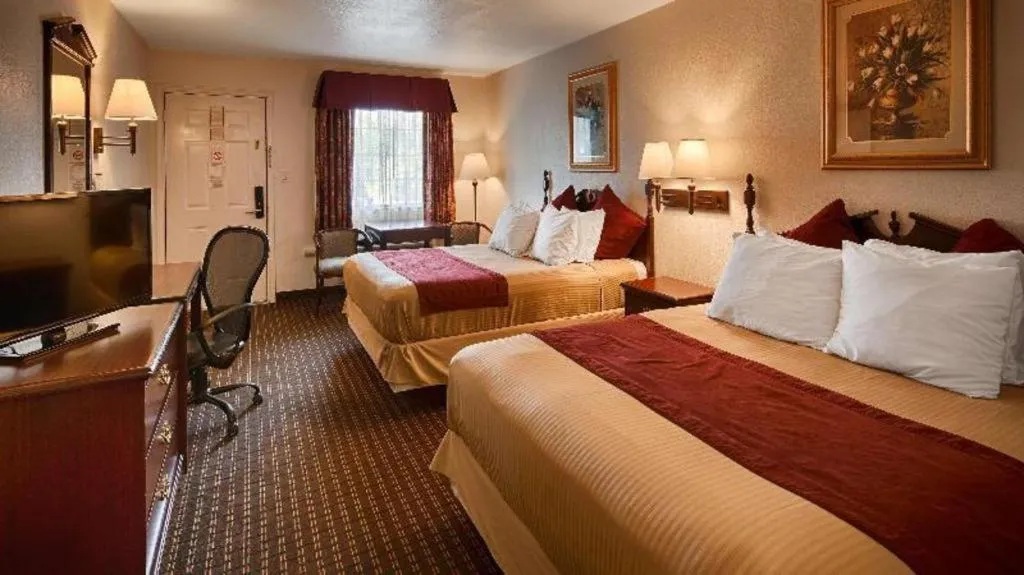 Bed in Best Western Johnson City Inn