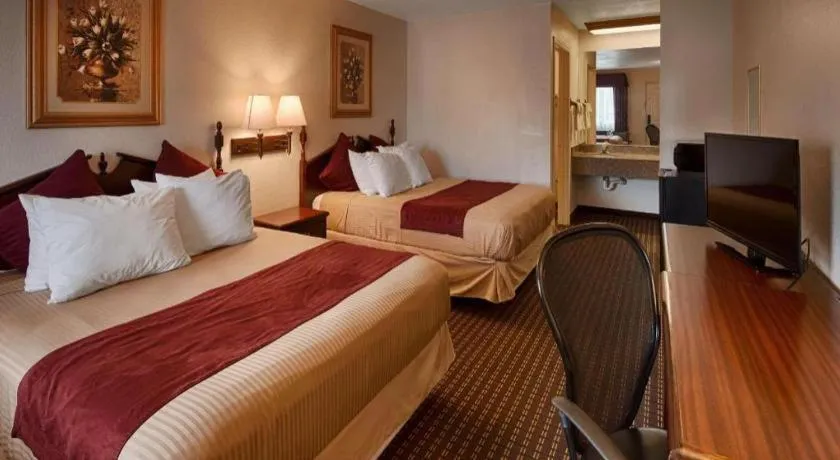 Bed in Best Western Johnson City Inn