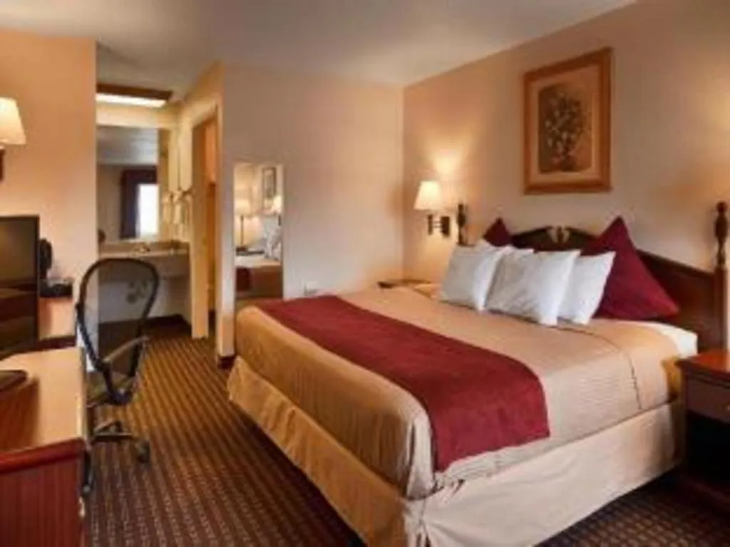 Bed in Best Western Johnson City Inn