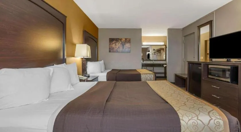 Bed in Best Western Taylor Inn