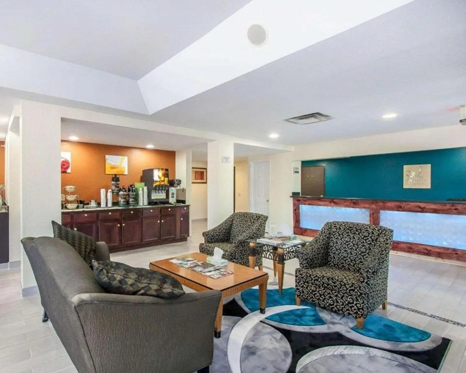 Quality Inn And Suites Centerv