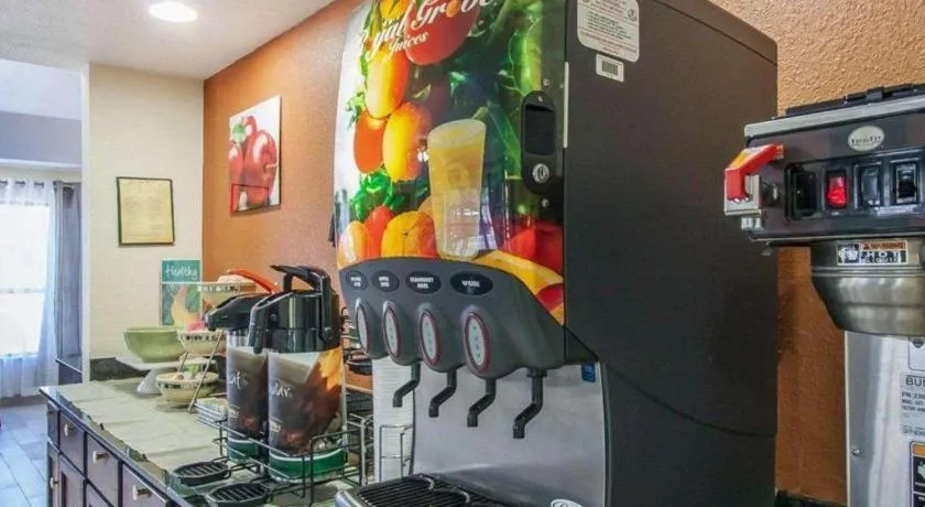 Quality Inn And Suites Centerv