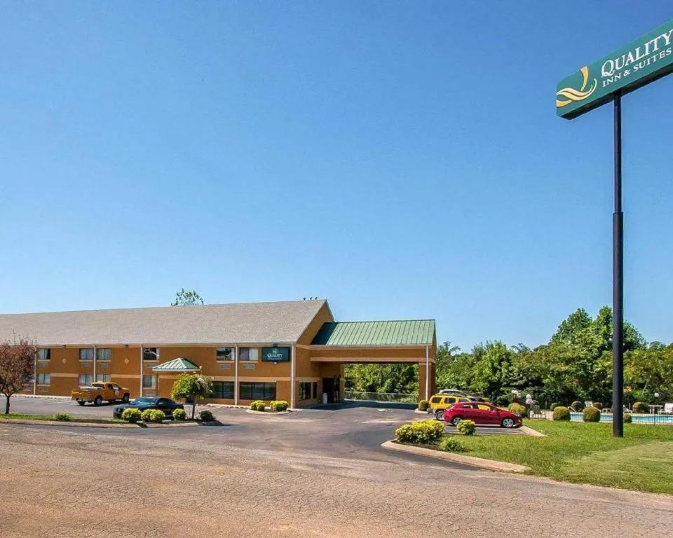 Quality Inn And Suites Centerv