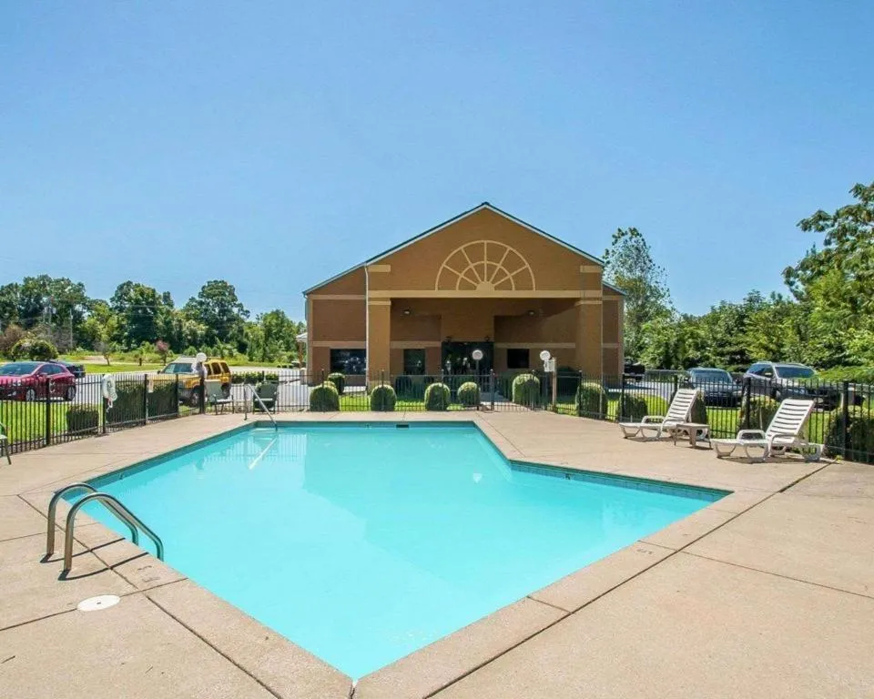 Quality Inn And Suites Centerv