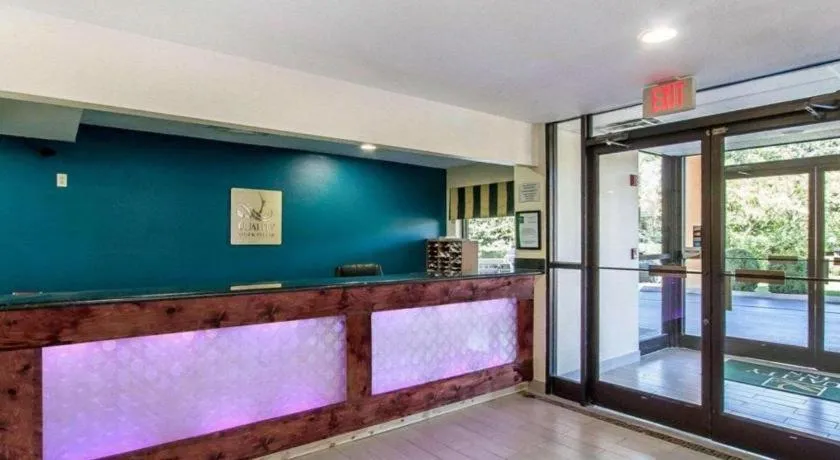 Quality Inn And Suites Centerv