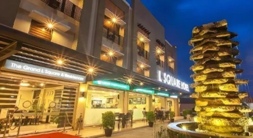 L Square Hotel
