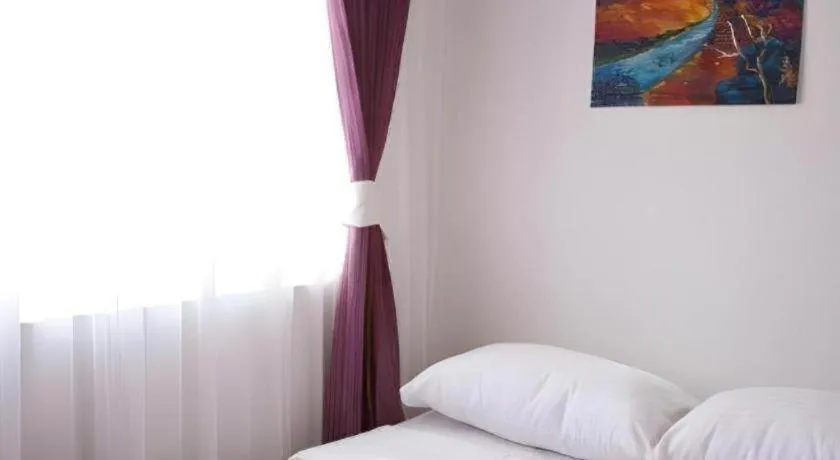 Bed in Meriton Hotel