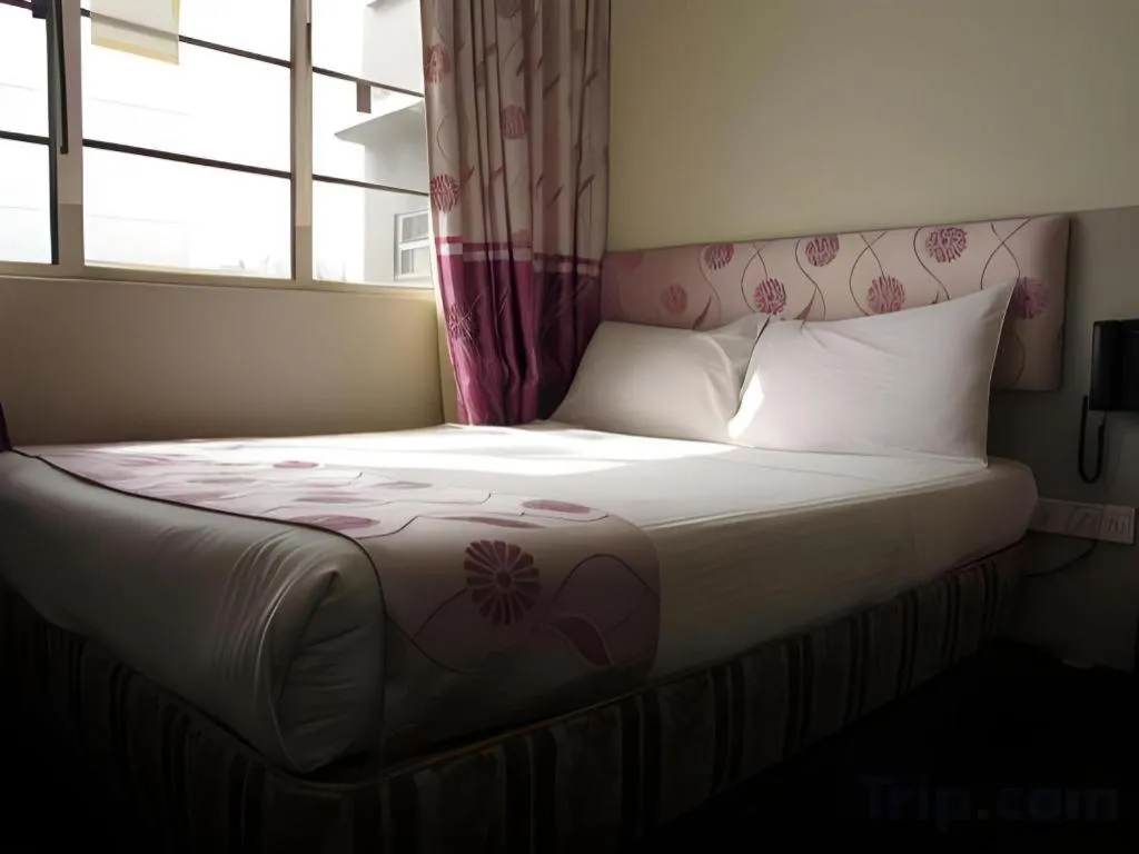 Bed in Meriton Hotel