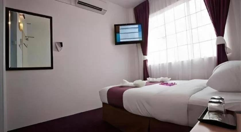 Bed in Meriton Hotel