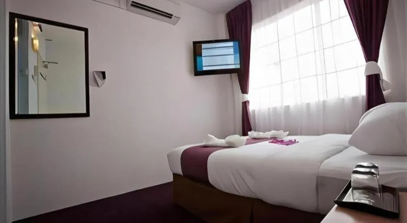 Bed in Meriton Hotel