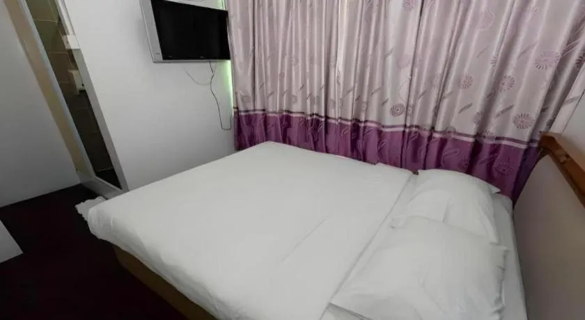 Bed in Meriton Hotel