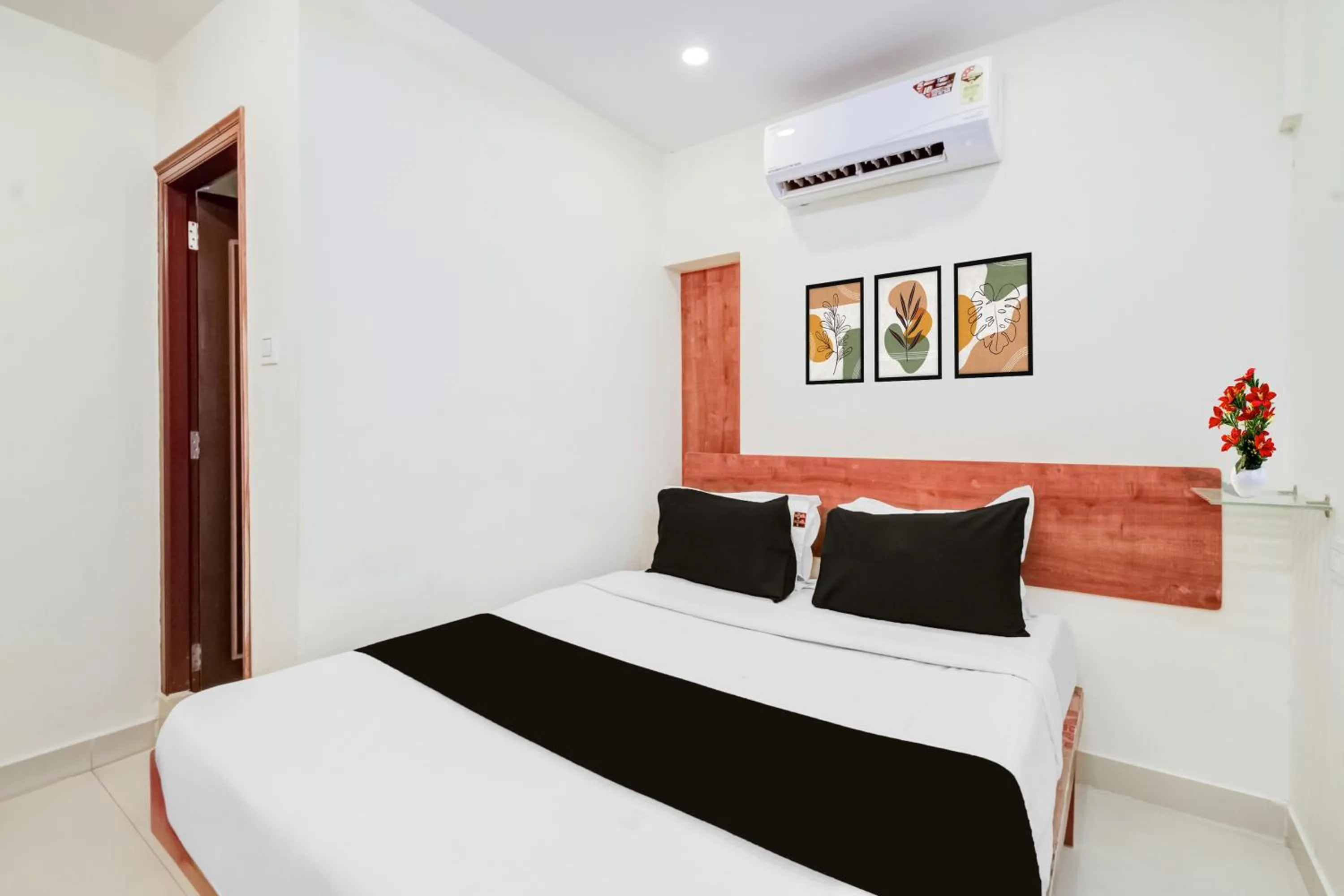 Bedroom, Bed in Hotel O Neredmet Road