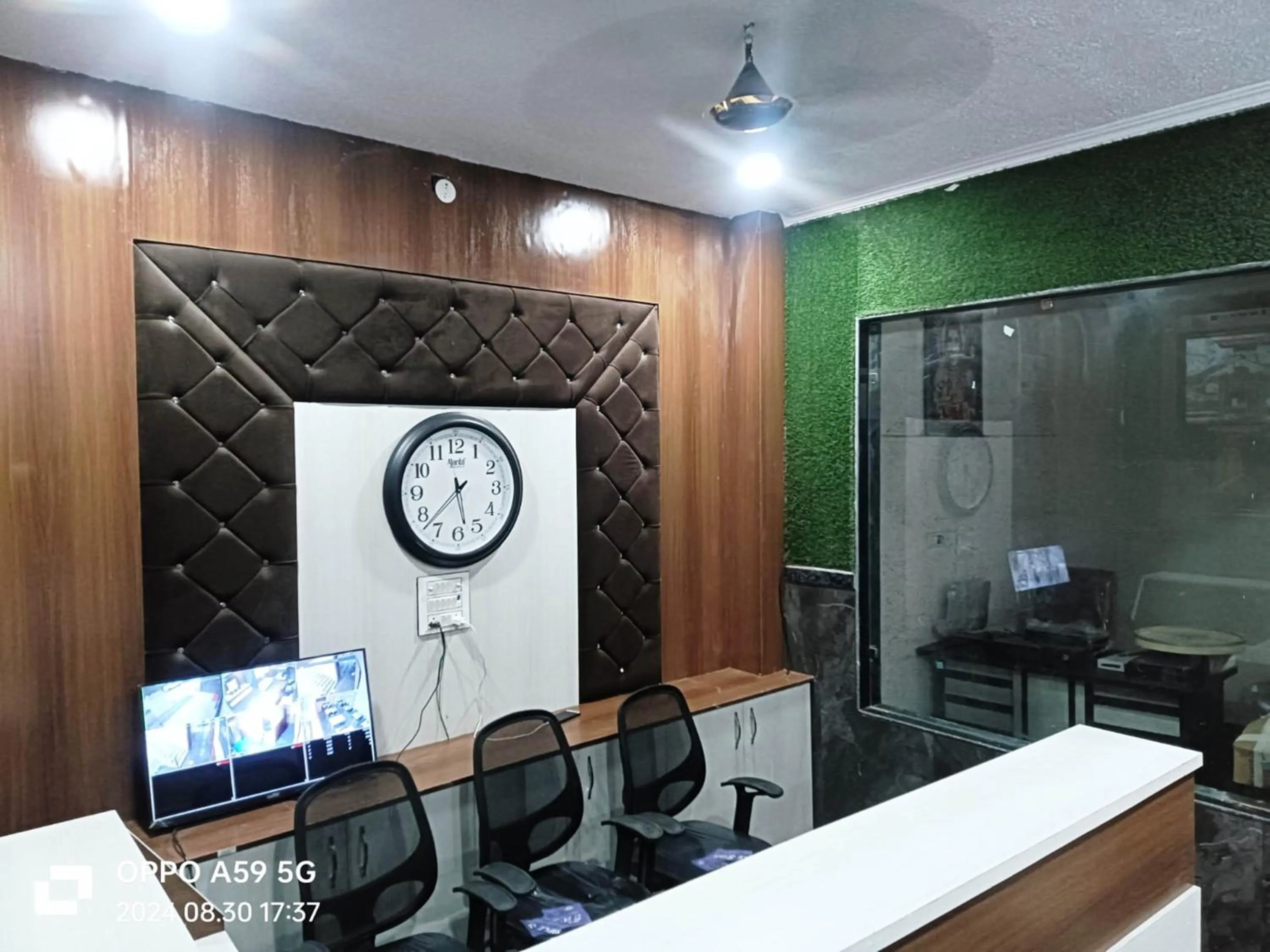 Lobby or reception in ShriGo Hotel Pushpa Residency