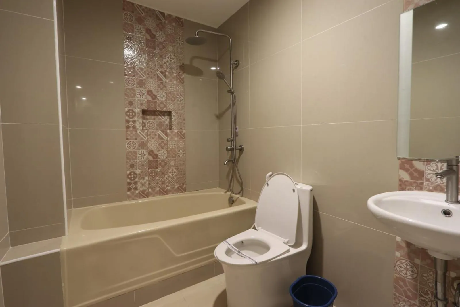 Toilet in Hotel Sogo San Jose Del Monte, Bulacan