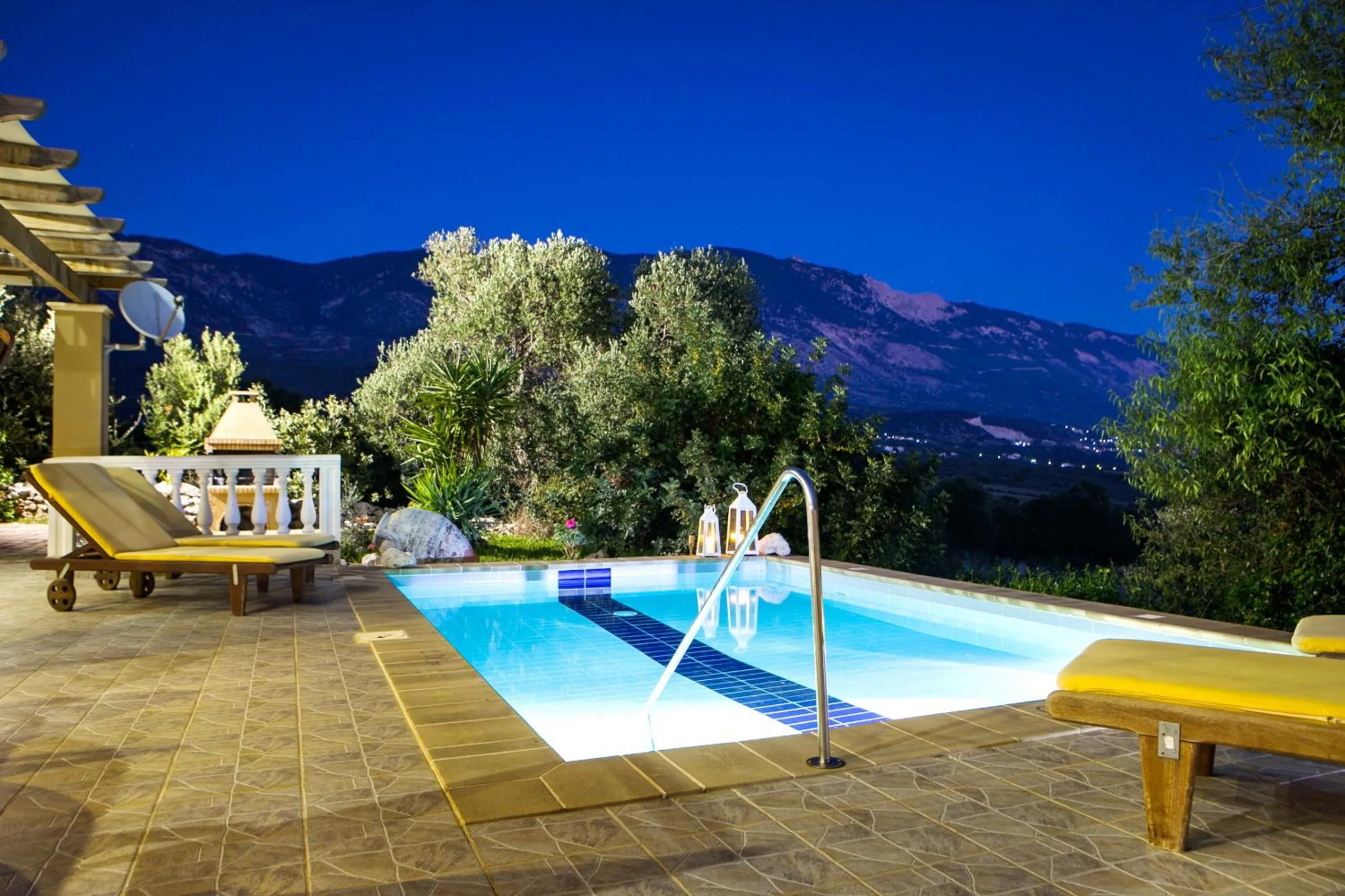 Swimming pool in Villa Yianna