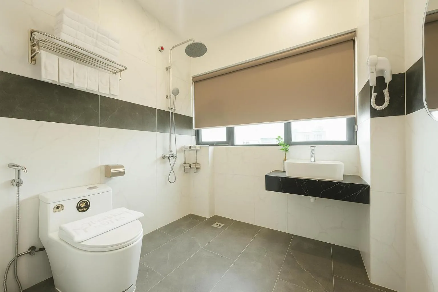 Shower in Nature Hotel - Nam Ky Khoi Nghia