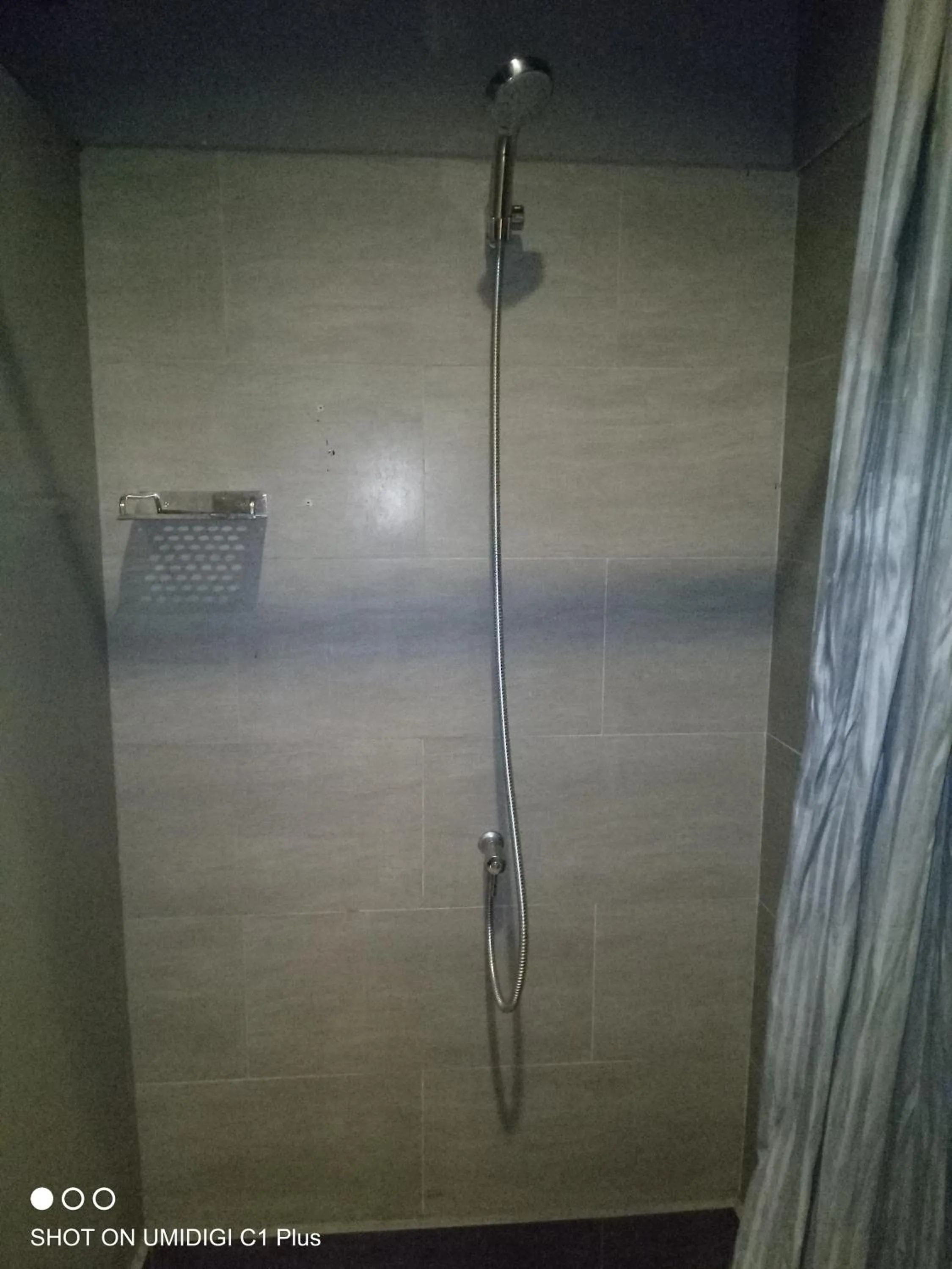 Shower in Feliz Hostel Cafe & Bar