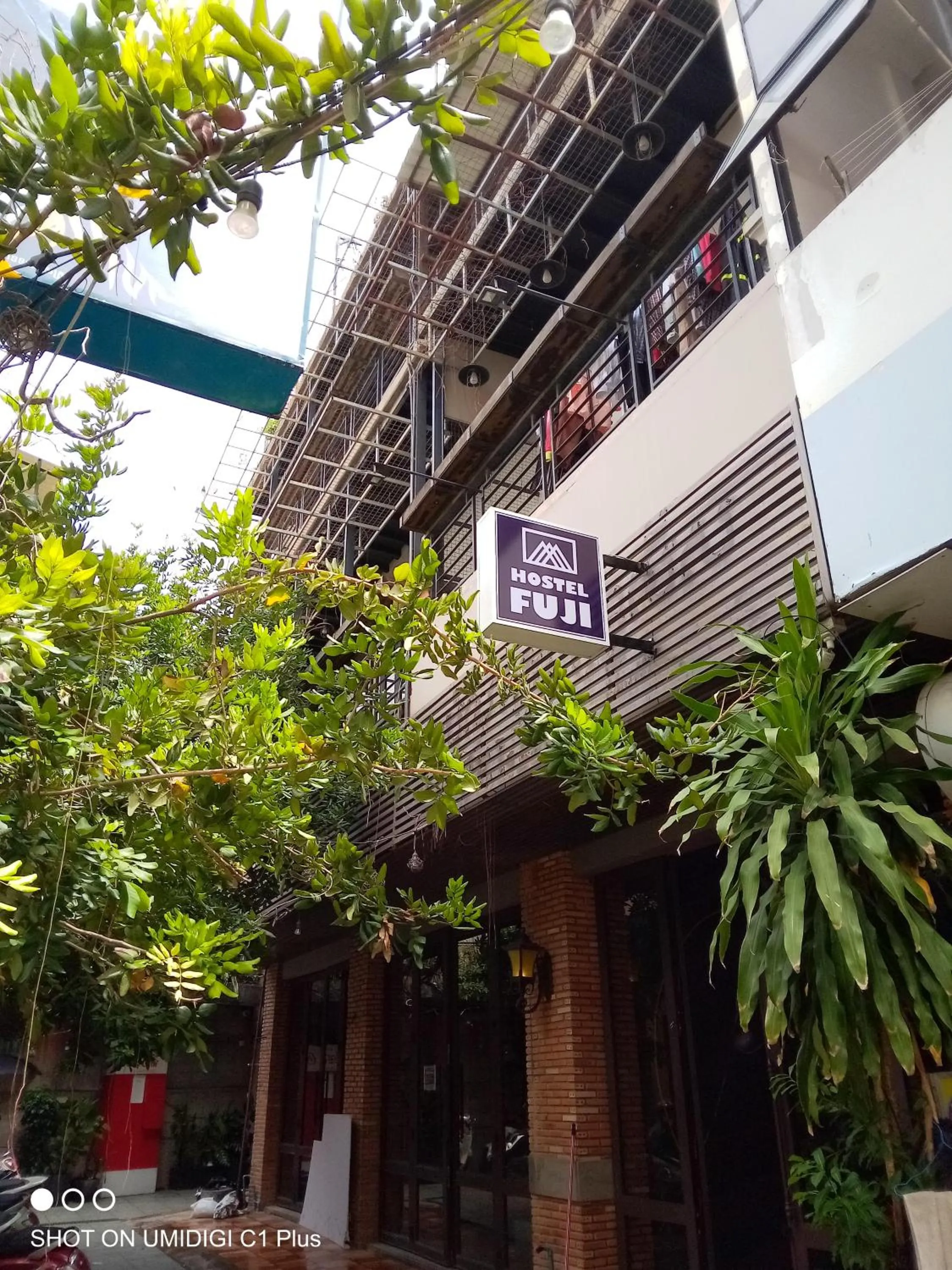 Property building in Feliz Hostel Cafe & Bar