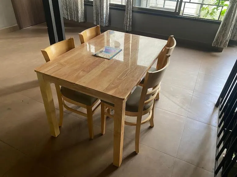 Dining area in Feliz Hostel Cafe & Bar