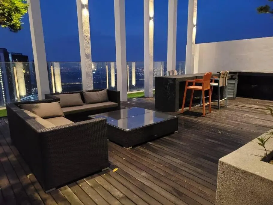 GM 2904 Couple Cozy Netflix 100mbps BySTAY