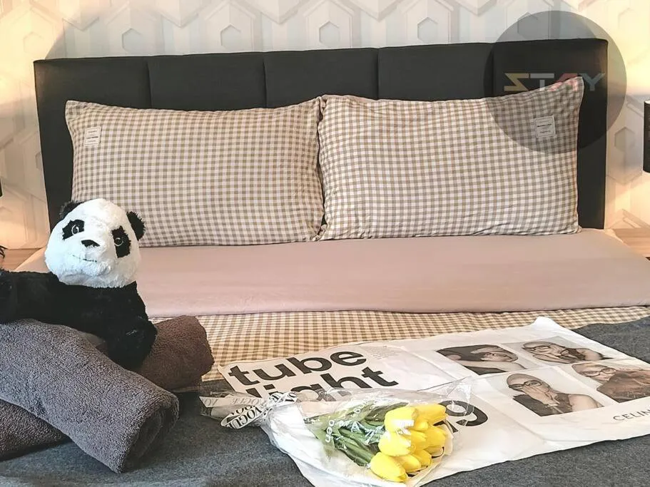 GM 2904 Couple Cozy Netflix 100mbps BySTAY