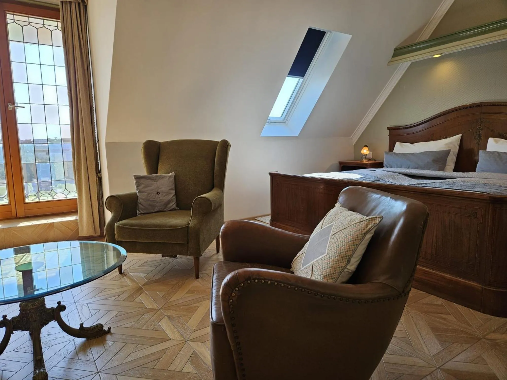 Photo of the whole room in Klein Holland