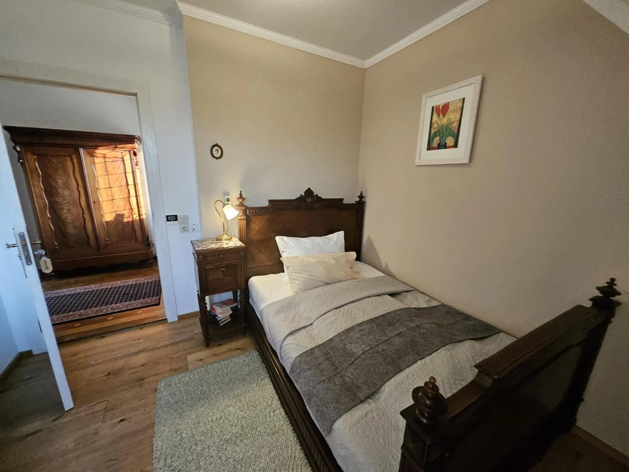 Photo of the whole room in Klein Holland