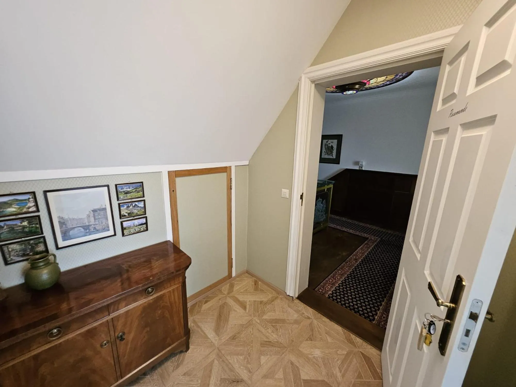 Photo of the whole room in Klein Holland