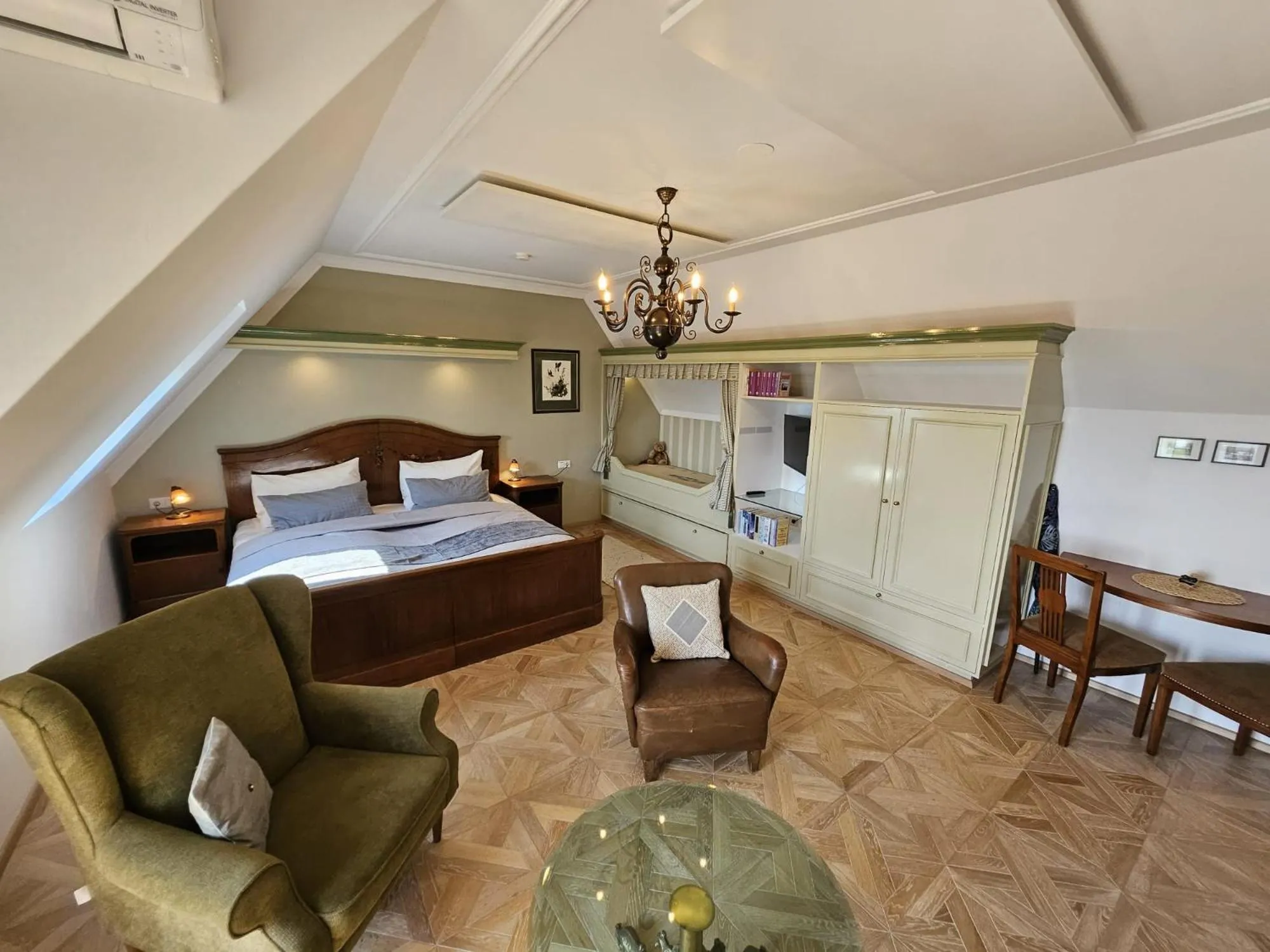 TV and multimedia in Klein Holland