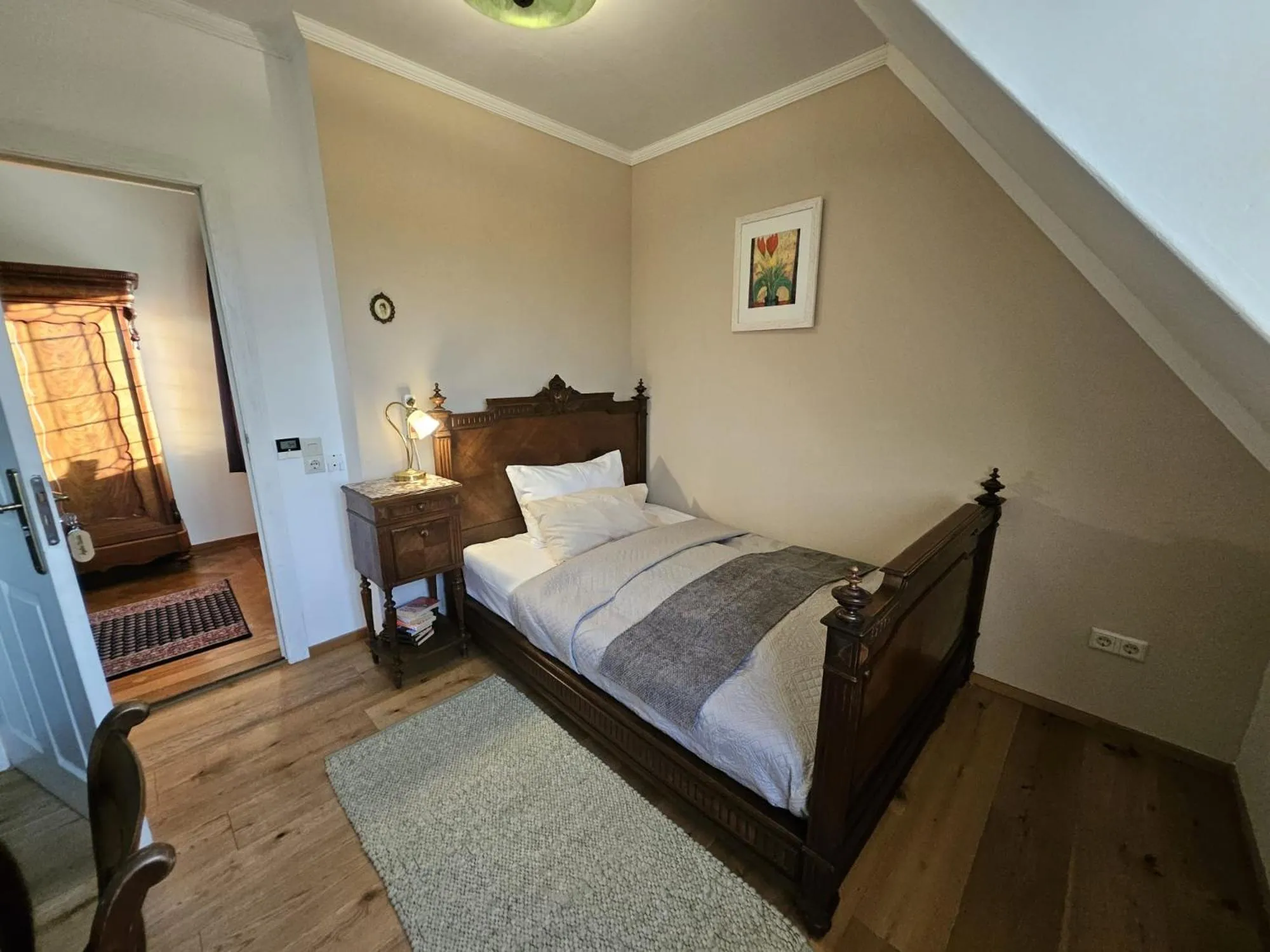 Photo of the whole room in Klein Holland