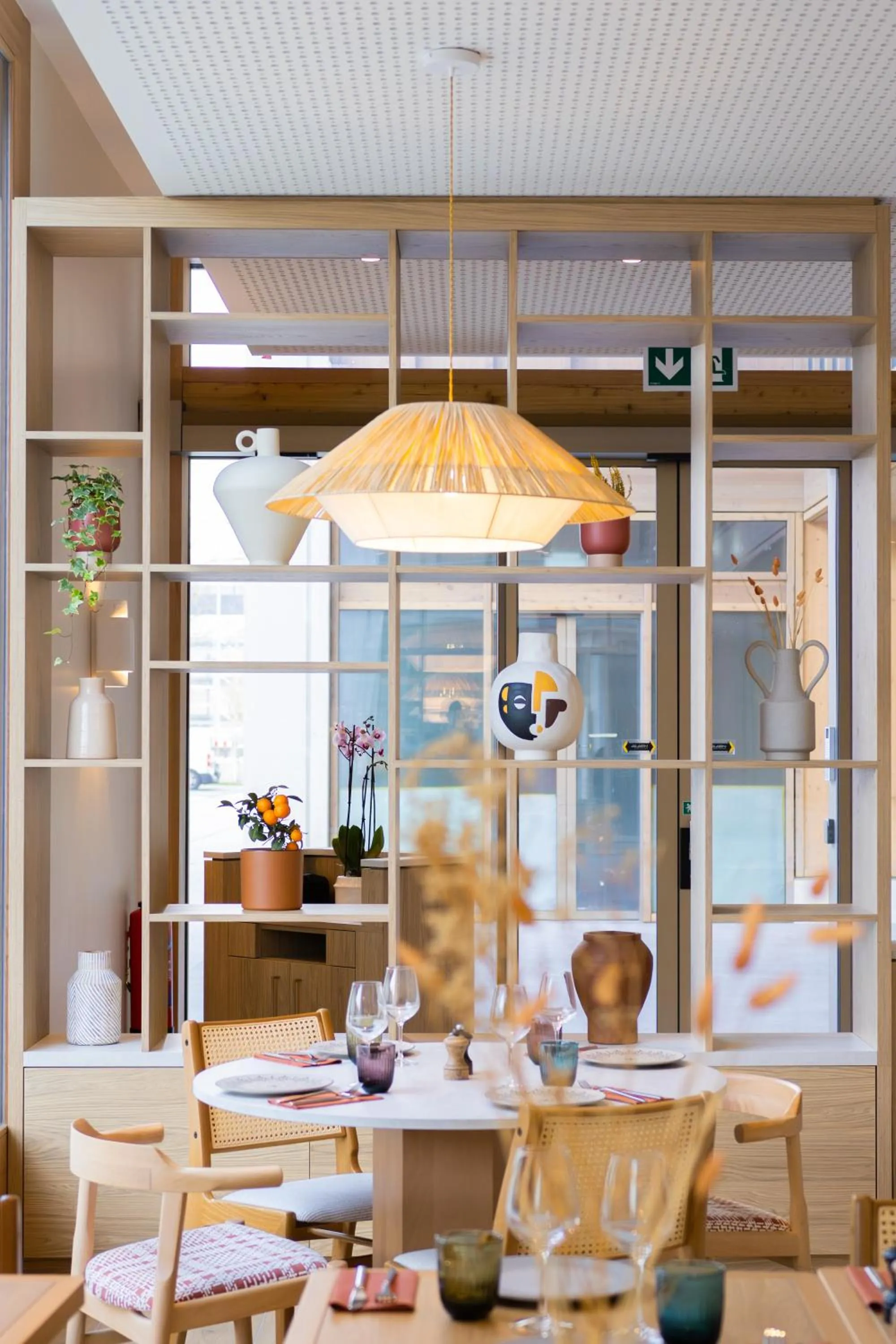 Restaurant/places to eat in HOOD Hotel