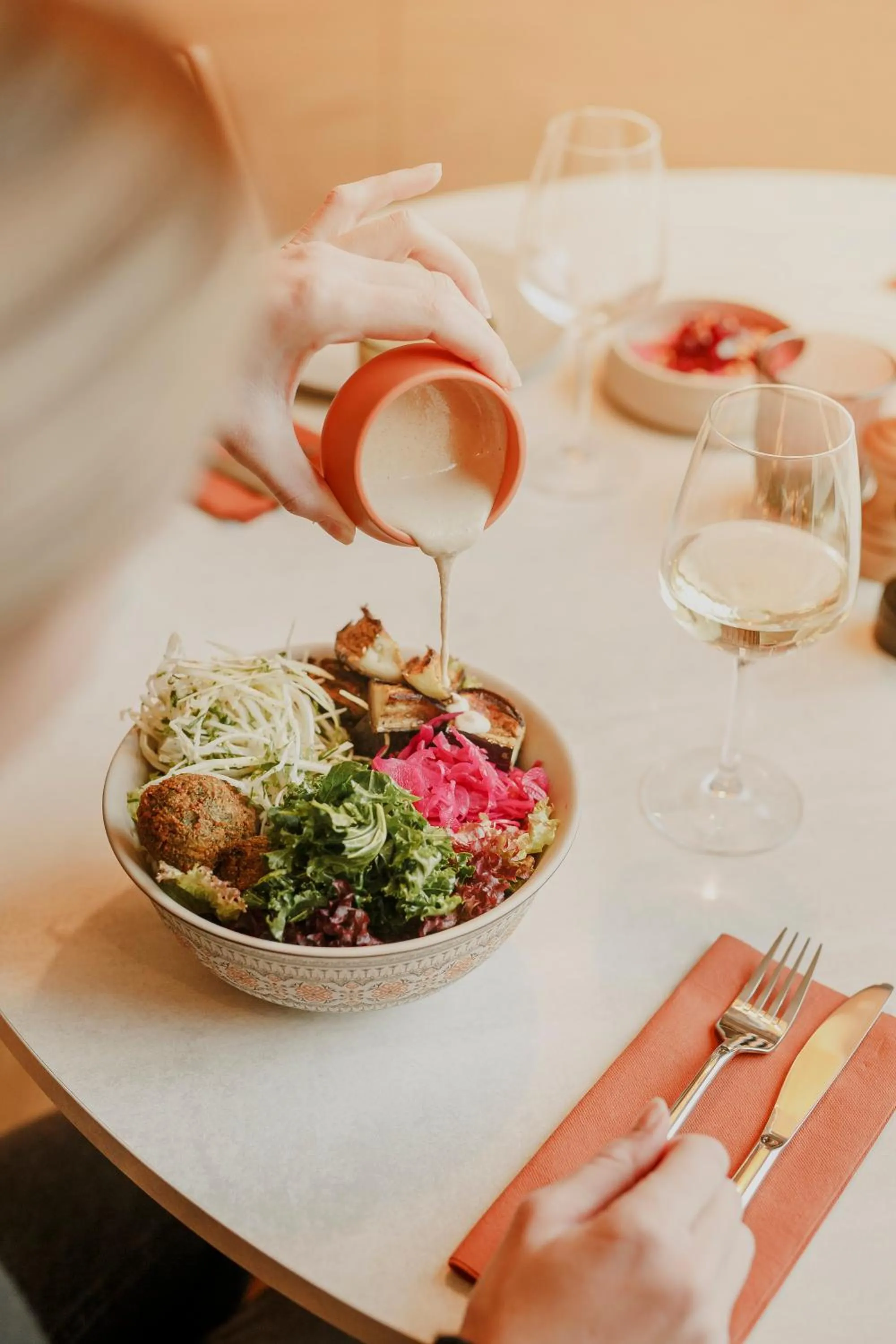 Restaurant/places to eat in HOOD Hotel