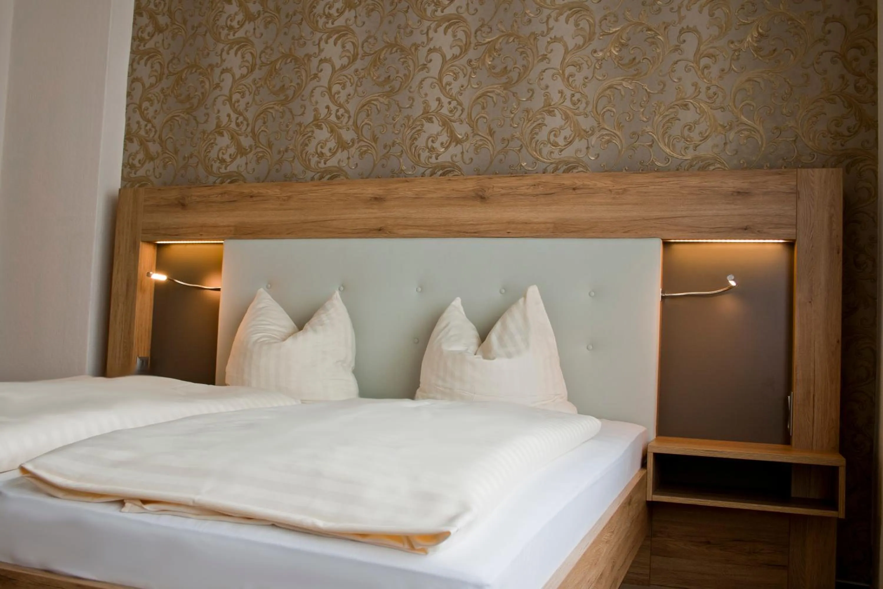 Photo of the whole room, Bed in Weinhotel Römerbad