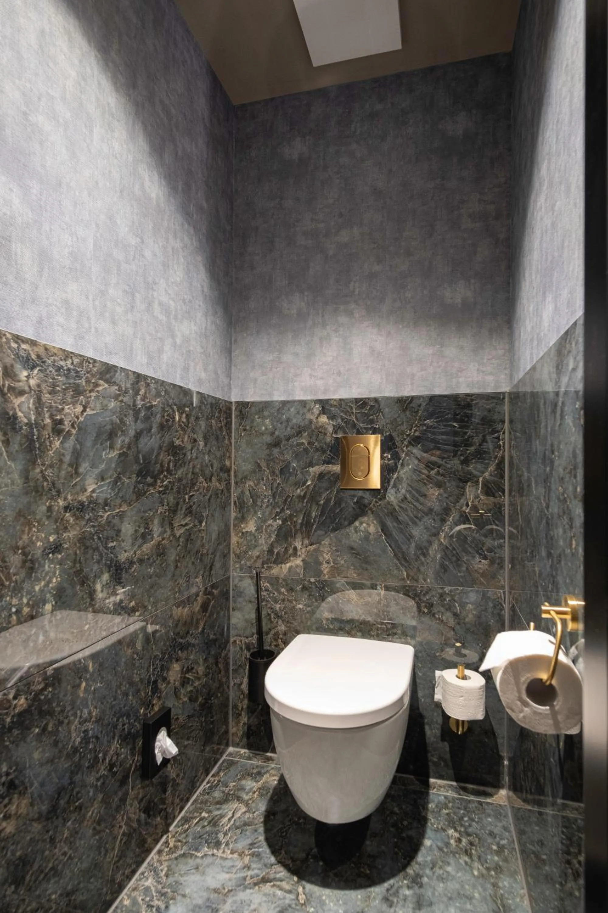 Toilet in AMIA Hotel Singen