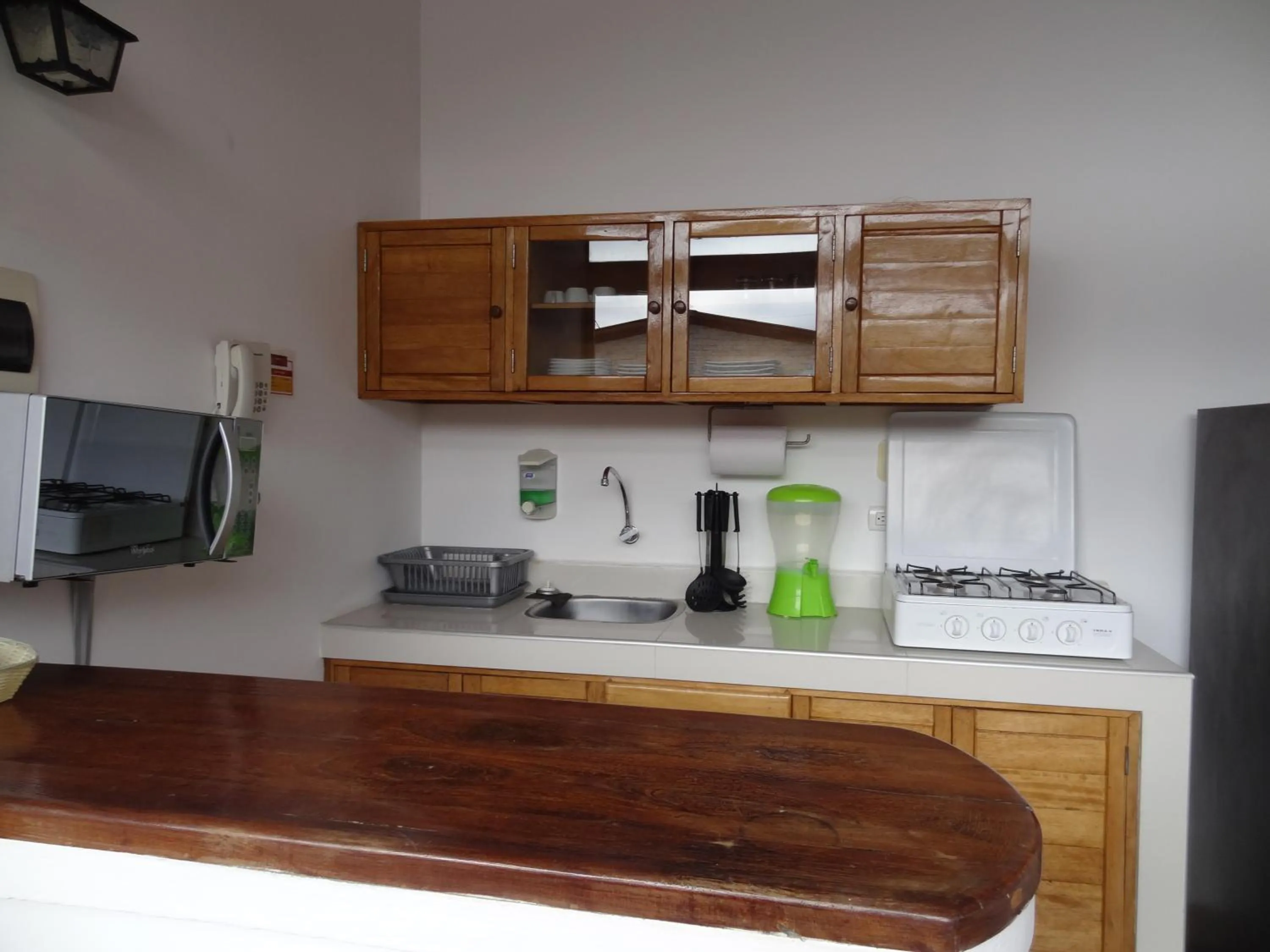 Kitchen or kitchenette in Akas Hotel Apartamentos